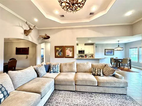 Living - 105 Coral Gables, Trinity, TX 75862 photo 2 of 8