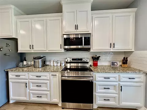 Kitchen - 105 Coral Gables, Trinity, TX 75862 photo 5 of 6
