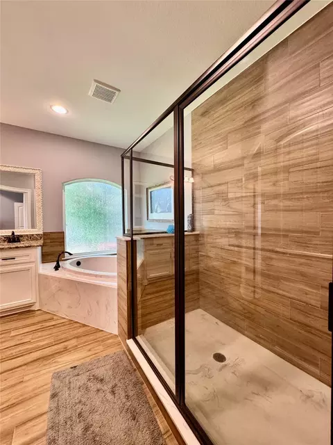 Bath - 105 Coral Gables, Trinity, TX 75862 photo 6 of 9