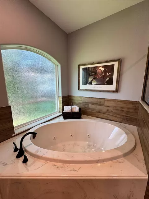 Bath - 105 Coral Gables, Trinity, TX 75862 photo 4 of 9