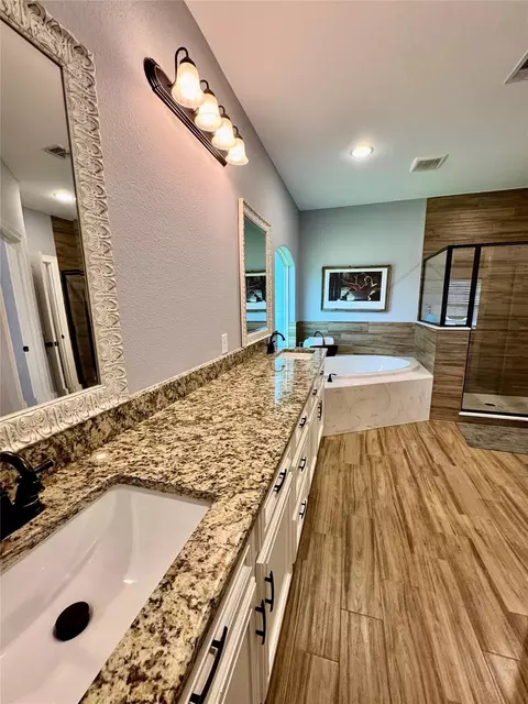 Bath - 105 Coral Gables, Trinity, TX 75862 photo 3 of 9