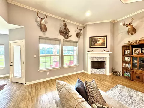 Living - 105 Coral Gables, Trinity, TX 75862 photo 6 of 8
