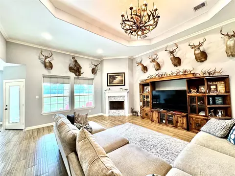 Living - 105 Coral Gables, Trinity, TX 75862 photo 5 of 8