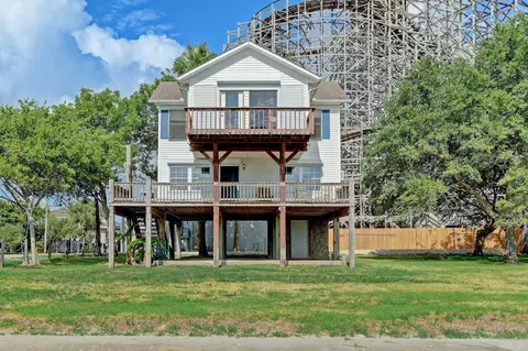 308 Bay Ave, Kemah, TX 77565