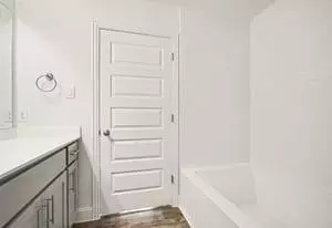 Bath - 19 Greenbriar Loop, Angleton, TX 77515 photo 2 of 3
