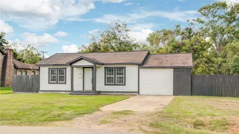 609 Hurst St, Angleton, TX 77515