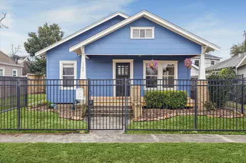 1124 Dunbar St, Houston, TX 77009