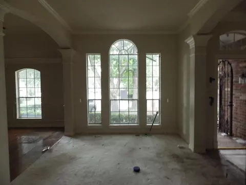 Living - 12 Robin Trl, Conroe, TX 77304 photo 3 of 5