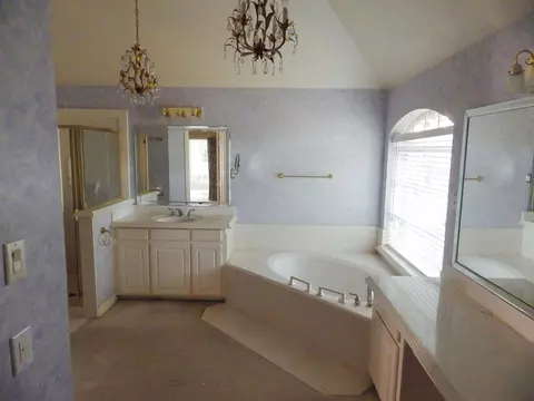 Bath - 12 Robin Trl, Conroe, TX 77304 photo 1 of 3