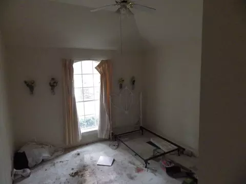 Bedroom - 12 Robin Trl, Conroe, TX 77304 photo 2 of 5
