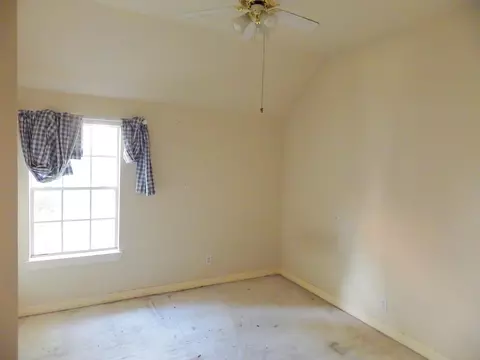 Bedroom - 12 Robin Trl, Conroe, TX 77304 photo 4 of 5