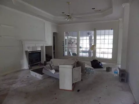 Living - 12 Robin Trl, Conroe, TX 77304 photo 2 of 5