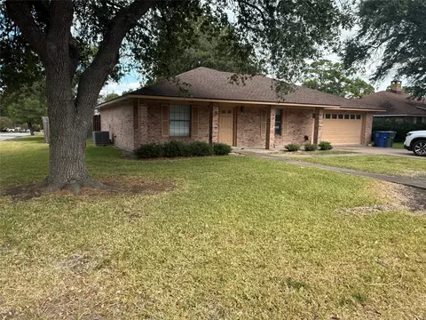 111 Pine Valley St, Huntsville, TX 77320