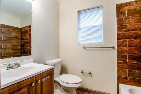 Bath - 24615 Wilderness Rd, Spring, TX 77380 photo 3 of 5