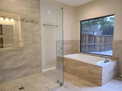 Bath - 6111 Hampton Way Ct, Spring, TX 77389 photo 2 of 2