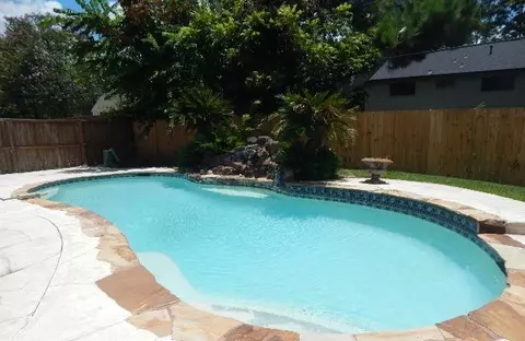Exterior - 6111 Hampton Way Ct, Spring, TX 77389 photo 2 of 3