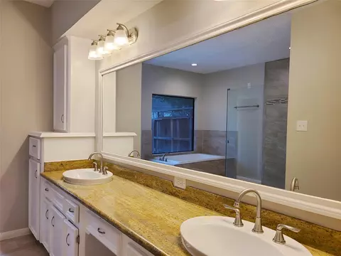 Bath - 6111 Hampton Way Ct, Spring, TX 77389 photo 1 of 2