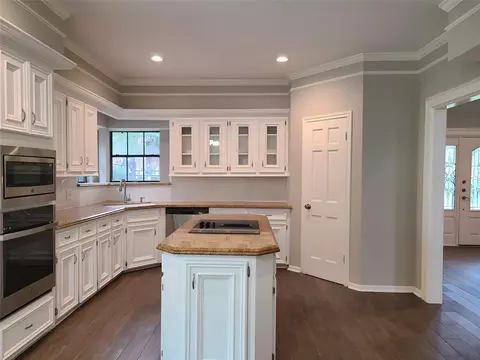 Kitchen - 6111 Hampton Way Ct, Spring, TX 77389 photo 1 of 2