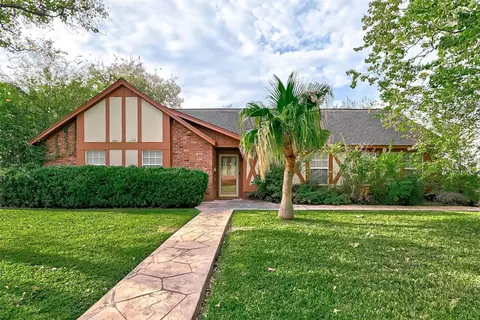 5711 Hummingbird St, Houston, TX 77096