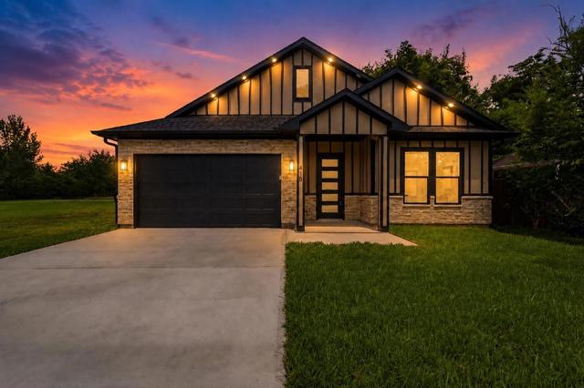 415 S 2nd St, La Porte, TX 77571