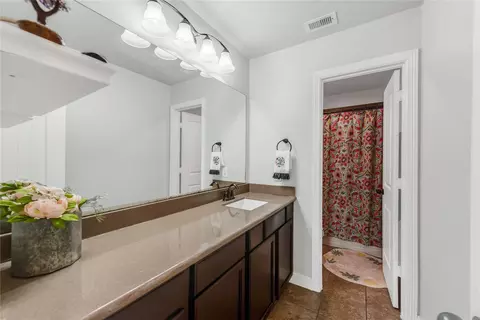 Bath - 702 Aulia Ln, Spring, TX 77386 photo 5 of 5