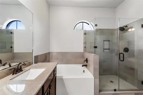 Bath - 702 Aulia Ln, Spring, TX 77386 photo 4 of 5