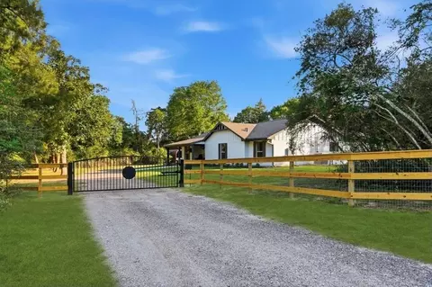 486 Hickory Creek Rd, Bellville, TX 77418