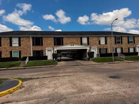 2201 Fountain View Dr #20, Houston, TX 77057
