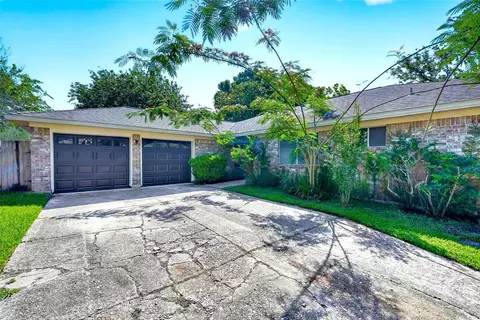 15207 Pleasant Valley Rd, Houston, TX 77062