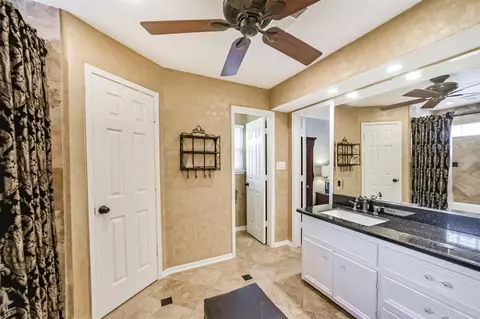 Bath - 17815 Routhland Dr, Spring, TX 77379 photo 4 of 6