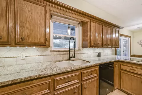 Kitchen - 17815 Routhland Dr, Spring, TX 77379 photo 4 of 7