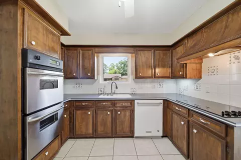 Kitchen - 626 Magic Oaks Dr, Spring, TX 77388 photo 3 of 4