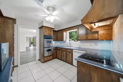 Kitchen - 626 Magic Oaks Dr, Spring, TX 77388 photo 4 of 4