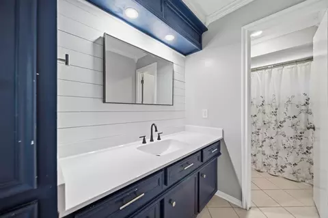 Bath - 626 Magic Oaks Dr, Spring, TX 77388 photo 5 of 6