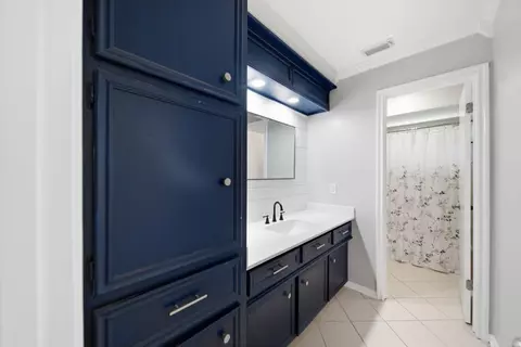 Bath - 626 Magic Oaks Dr, Spring, TX 77388 photo 4 of 6