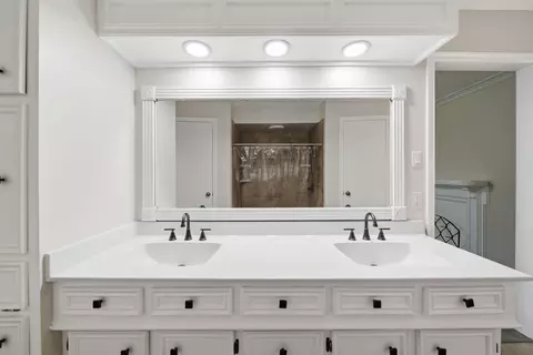 Bath - 626 Magic Oaks Dr, Spring, TX 77388 photo 3 of 6
