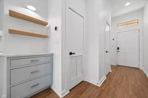 806 Jackson Hill St #201, Houston, TX 77007