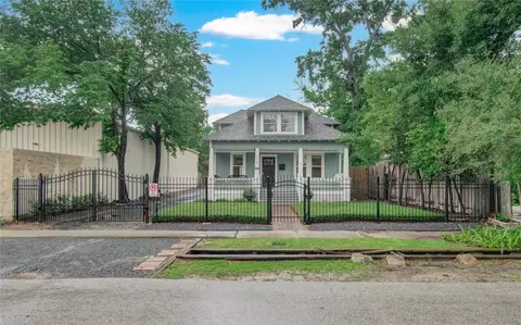 718 W 17th St, Houston, TX 77008