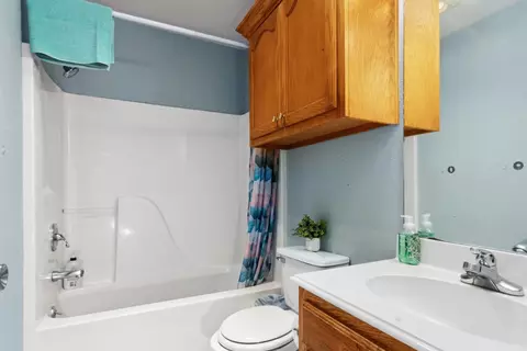 Bath - 6465 Tahoe Dr, Beaumont, TX 77708 photo 3 of 4