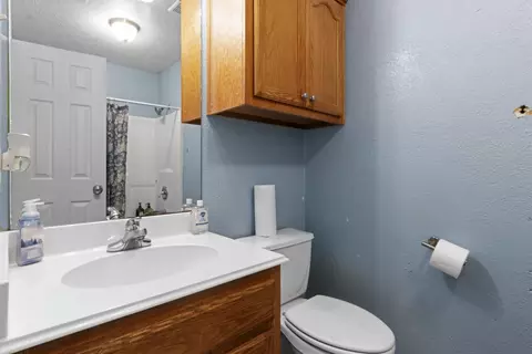Bath - 6465 Tahoe Dr, Beaumont, TX 77708 photo 4 of 4