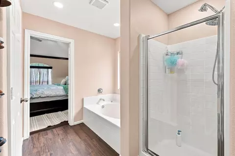 Bath - 1000 Arbor Way, Conroe, TX 77303 photo 2 of 4