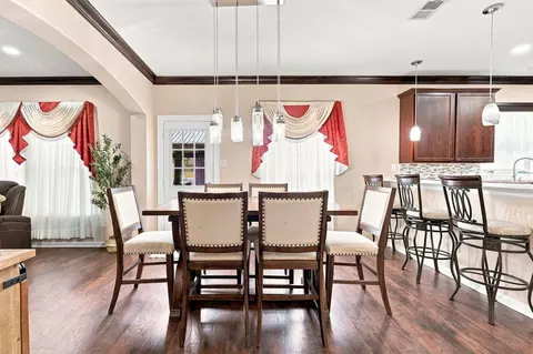 Dining - 1000 Arbor Way, Conroe, TX 77303 photo 6 of 7