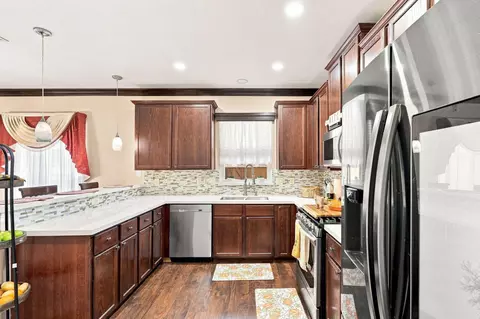 Kitchen - 1000 Arbor Way, Conroe, TX 77303 photo 2 of 3