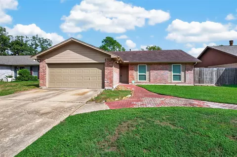 6915 Navidad Rd, Houston, TX 77083