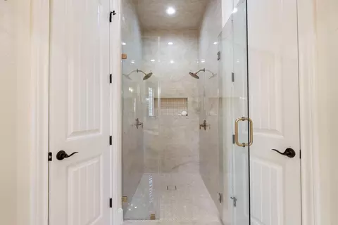 Bath - 27310 Tropper Hill Ln, Spring, TX 77386 photo 3 of 7