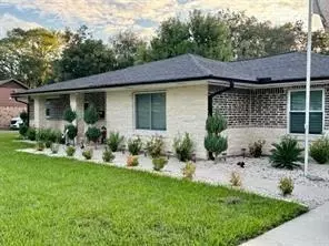 1402 Norwood St, Deer Park, TX 77536