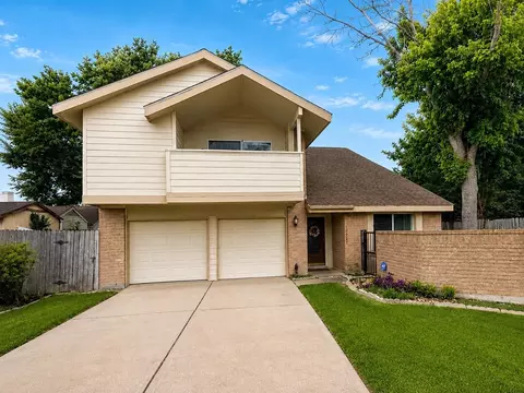 13535 Shadow Run Dr, Houston, TX 77082