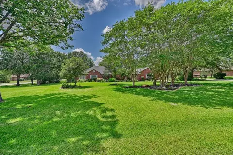 800 W Briarwood Dr, Brenham, TX 77833