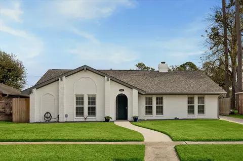 5422 Golf Dr, Houston, TX 77091