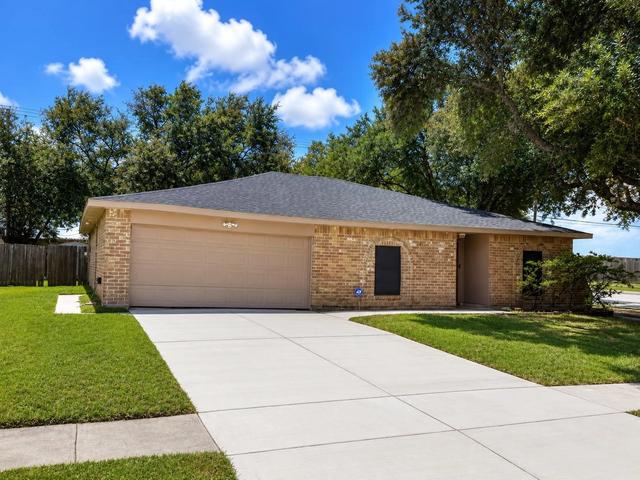 6221 Silver Leaf Dr, League City, TX 77573